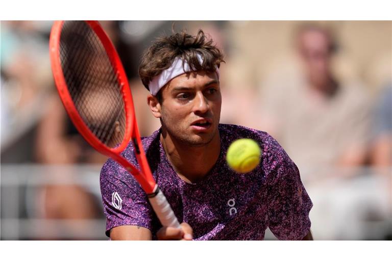 Flavio Cobolli zeigt in Paris starke Leistungen.