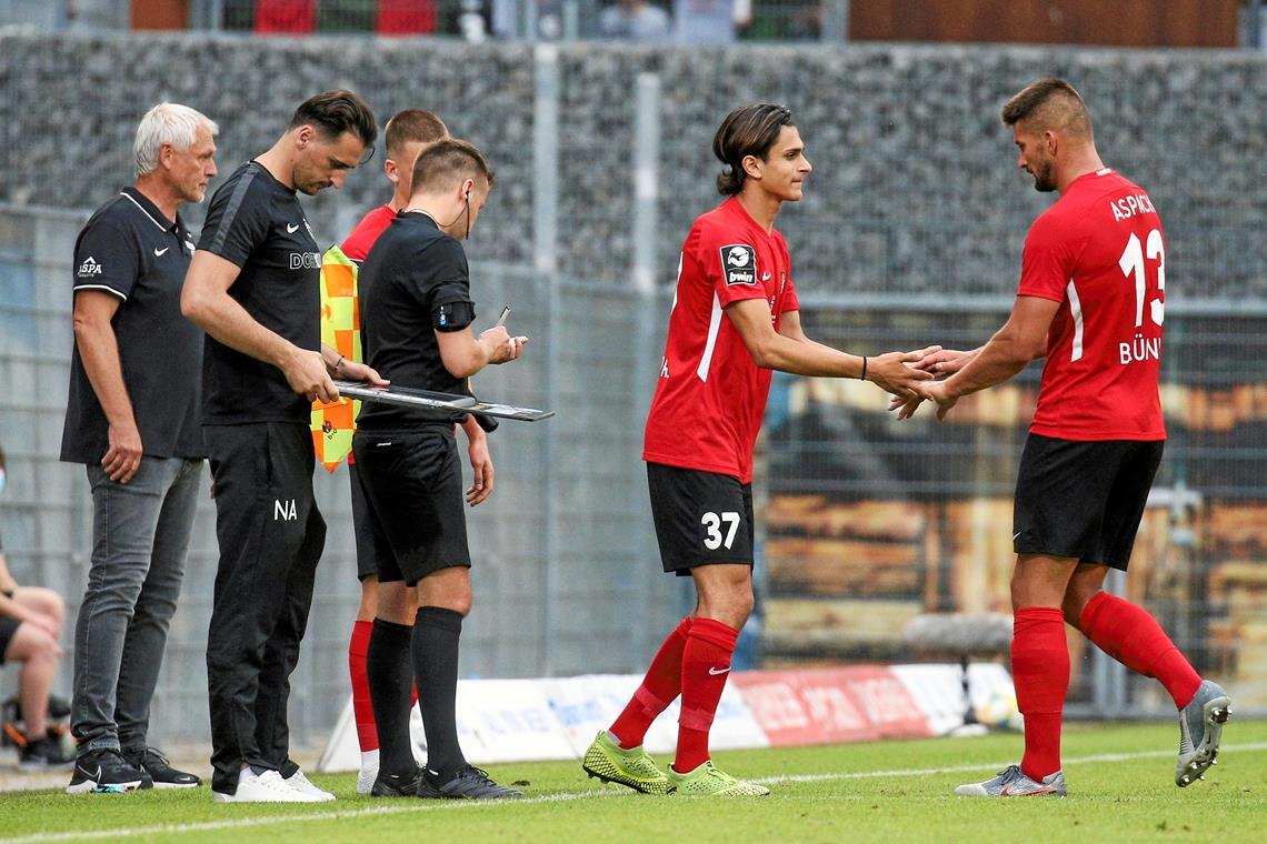 Flavio Santoro wurde Meister mit Aspachs U19 und feierte mit der Einwechslung für Kai Brünker gegen 1860 sein Debüt im Drittliga-Team. Fotos: A. Becher