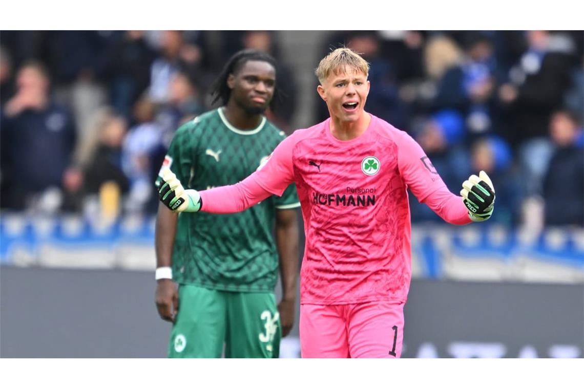 Florian Hellstern (SpVgg Greuther Fürth): Der Torhüter konnte die 1:2-Niederlage bei Hertha BSC nicht verhindern, zeigte aber erneut eine gute Leistung mit einigen starken Paraden. Die Fürther liegen auf Rang 15 der zweiten Liga.