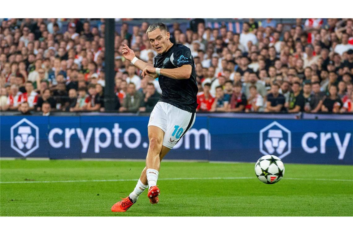 Florian Wirtz, Bayer Leverkusen: Der Mittelfeldspieler wurde erst für die Finalrunde des Turniers nominiert. In drei Spielen erzielte Wirtz zwei Tore – und das, obwohl er mit großem Abstand der jüngste Spieler im Kader war. Seitdem hat der inzwischen 22-Jährige einen rasanten Aufstieg in der Welt des Fußballs erlebt. Der Spielmacher war 2024 das wichtigste Puzzlestück einer Leverkusener Mannschaft, die ungeschlagen Meister wurde. Inzwischen zählt Wirtz zu den zehn wertvollsten Spielern der Welt (transfermarkt.de) – übereinstimmenden Medienberichten zufolge zieht es ihn für rund 140 Millionen Euro zum FC Liverpool.