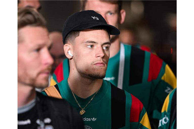 Florian Wirtz geht in einer Fragerunde auf seine Vorliebe für normale Kartoffeln ein.
