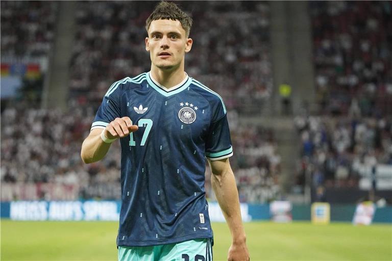 Florian Wirtz ist nicht nur auf dem Platz Teil eines großen Teams – auch privat ist der Nationalspieler in einer großen Familie aufgewachsen.