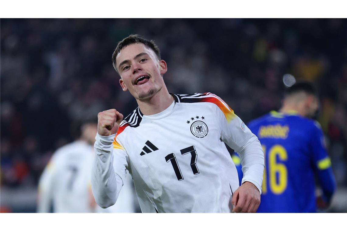 Mit Spaßfußball zum Torrekord – DFB-Team stürmt zum Gruppensieg Florian Wirtz (Note 2). Unter der Woche in Frankfurt plagte den Jungstar ein grippaler Infekt, Wirtz stieg erst spät ins Mannschaftstraining ein – was man gegen Bosnien zunächst merkte. Bis das Juwel einen frischen Geistesblitz hatte und das 3:0 durch Kai Havertz formidabel vorbereitete. Und dann, ja dann, kurz nach der Pause mit einem formvollendeten Flatter-Freistoß das 4:0 erzielte. Später machte Wirtz auch noch das 5:0 mit einem Abstauber. Geht also auch unspektakulär beim Bayer-Profi, man glaubt es kaum.