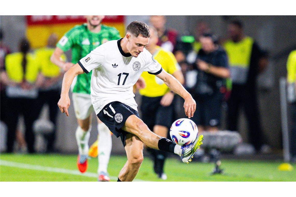 Florian Wirtz (Note 5): Nach schleppendem Saisonstart beim neuen Club FC Liverpool sucht das Offensivjuwel des deutschen Fußballs Konstanz, Form und Sicherheit – in der WM-Qualifikation am Freitagabend absolvierte Wirtz keine Schritte nach vorn in der Findungsphase. Ein Schuss in Minute 9, einer nach 28 Minuten, das war’s an Positivem. Ansonsten ungefährlich, mit den falschen Entscheidungen und einigen Ballverlusten.