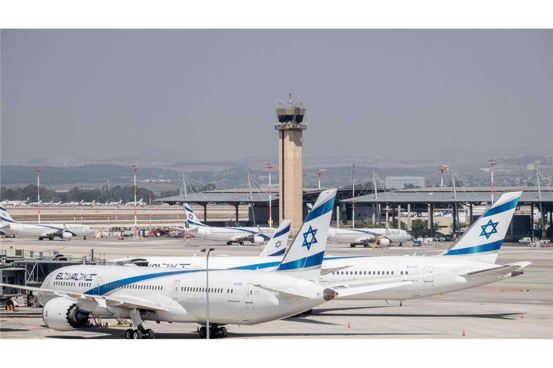 Huthi-Rakete auf Israel gefeuert: Einschlag am Flughafen Flugzeuge am internationalen Flughafen bei Tel Aviv. (Archivbild)