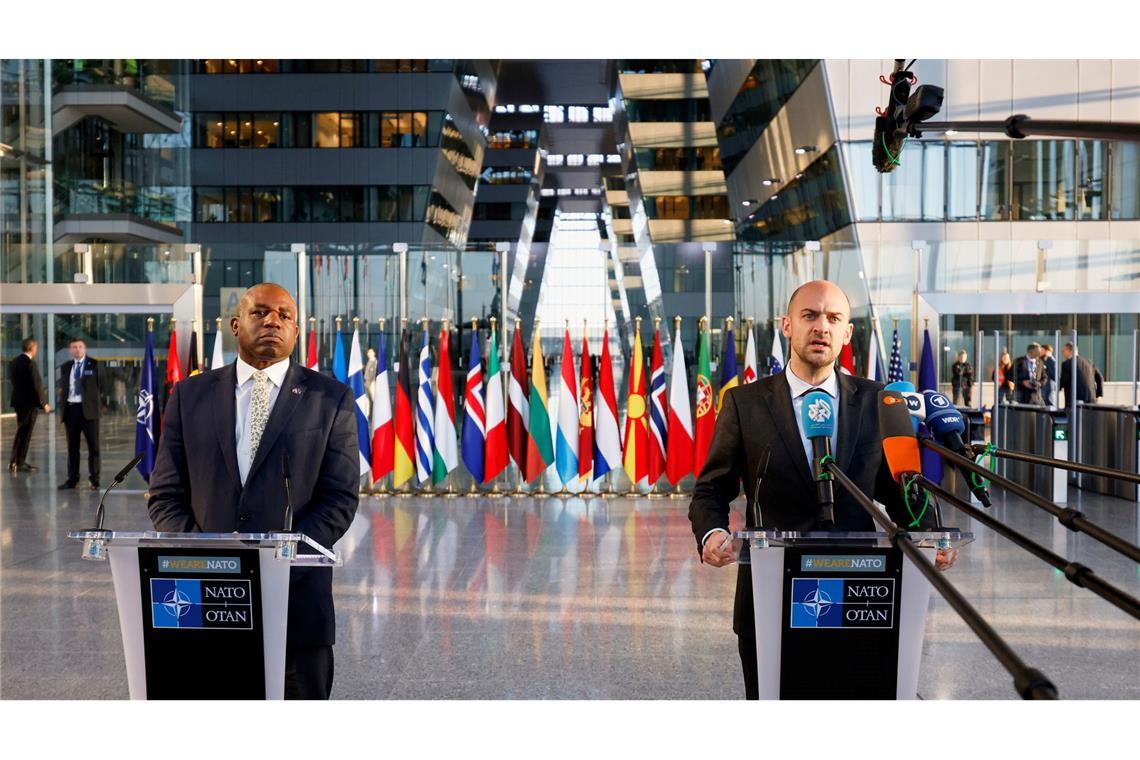 Ultimatum an Putin? Trump verliert laut Nato-Partnern Geduld Fordern von Russland einen Kurswechsel: Der britische Außenminister David Lammy (l) und der französische Außenminister Jean-Noel Barrot.