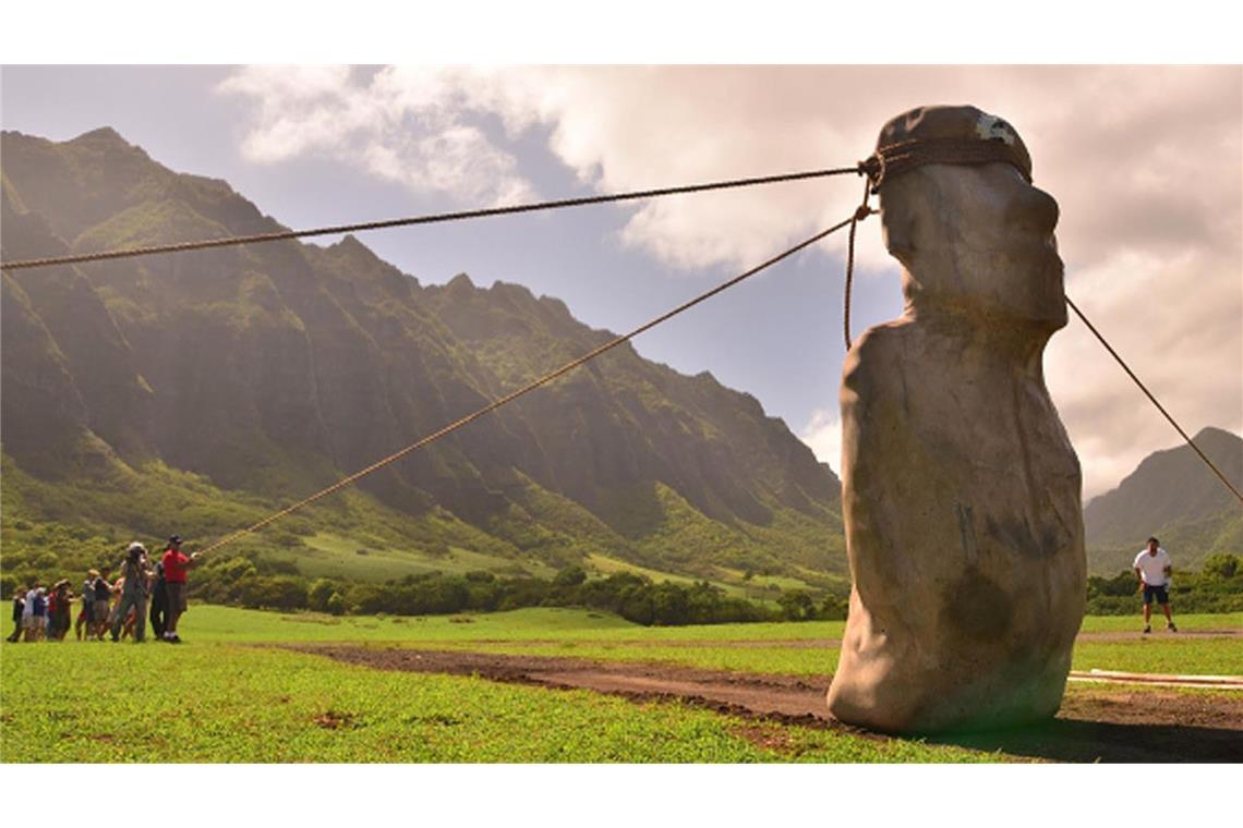 Wie die kolossalen Moai-Statuen an ihre Plätze kamen Forscher haben herausgefunden, wie die riesenhaften Moai-Statuen der Osterinsel transportiert wurden.