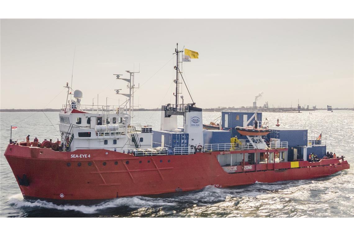 Italien setzt deutsches Rettungsschiff in Sizilien fest Foto zeigt das Schiff Sea-Eye 4: Italien lässt ein Rettungsschiff der privaten deutschen Hilfsorganisation Sea-Eye nicht mehr auslaufen (Archivfoto).