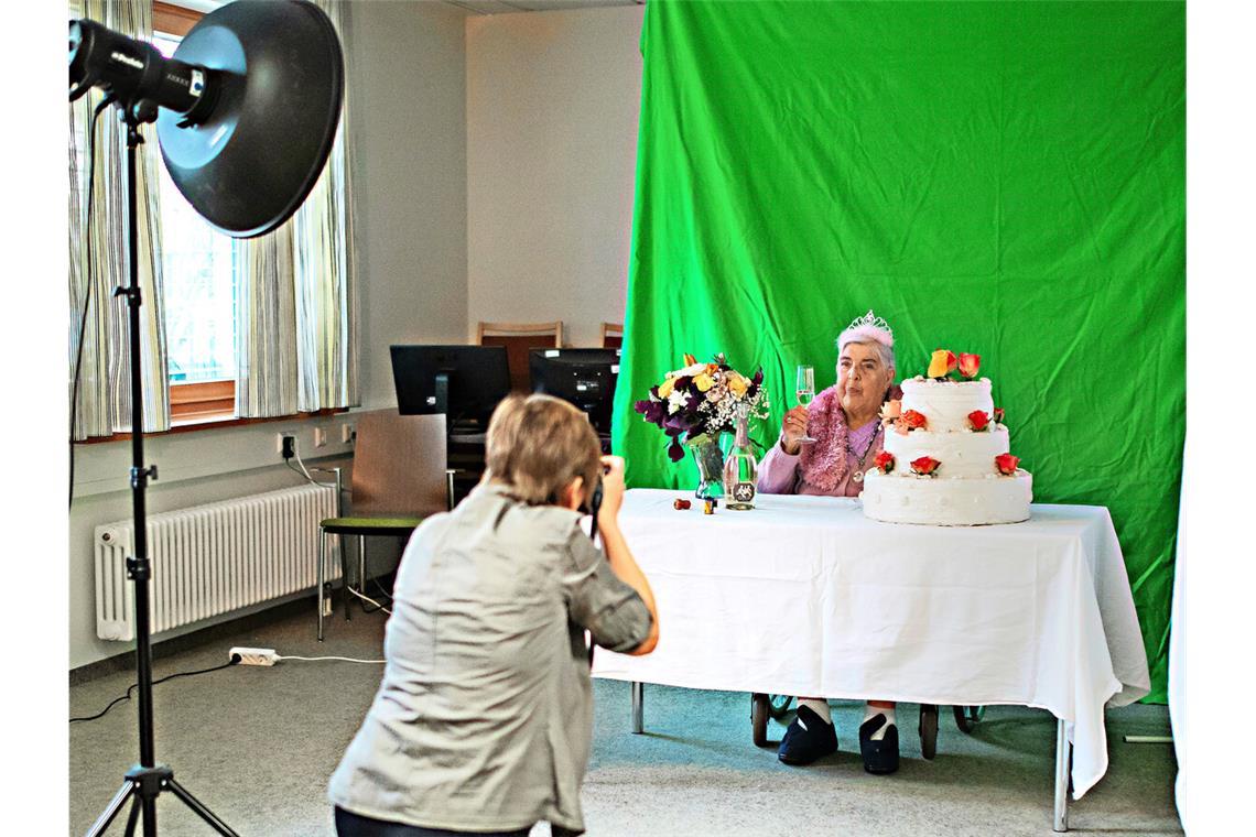 Für den Kalender einen Schatz an Erinnerungen gehoben Fotografin Elke Weber fotografierte im Pflegezentrum Paulinenpark.