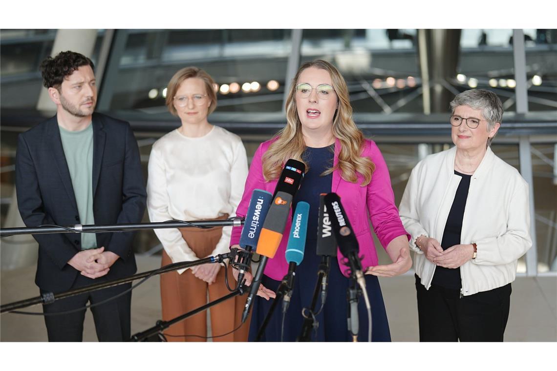 Nervenkrieg um die Schuldenbremse: Die Grünen stellen sich quer Fraktionschefinnen Dröge und Haßelmann (r.): Die Grünen lehnen die vorgelegten Pläne von Union und SPD ab.