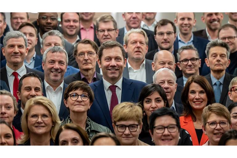 Fraktionssitzungen-SPD - Nach der Bundestagswahl wählte die SPD-Fraktion Lars Klingbeil als neuen Vorsitzenden.