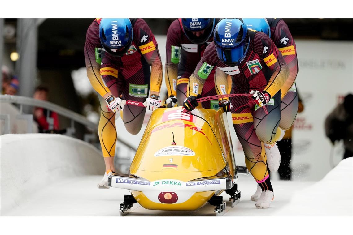 Francesco Friedrich holt im Viererbob mit Tim Becker, Alexander Schueller und Felix Straub den ersten Saisonsieg.