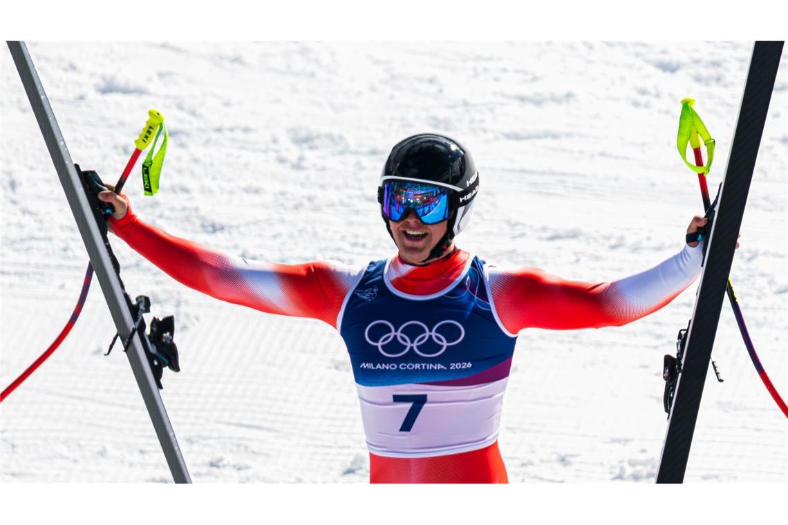 Franjo von Allmen bejubelt seinen nächsten Olympia-Triumph.