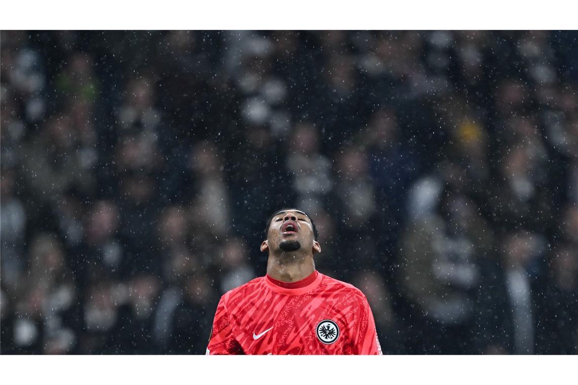 Bilder des Tages Frankfurts Torwart Kaua Santos reagiert beim Spiel in der Europa League gegen Tottenham Hotspur.