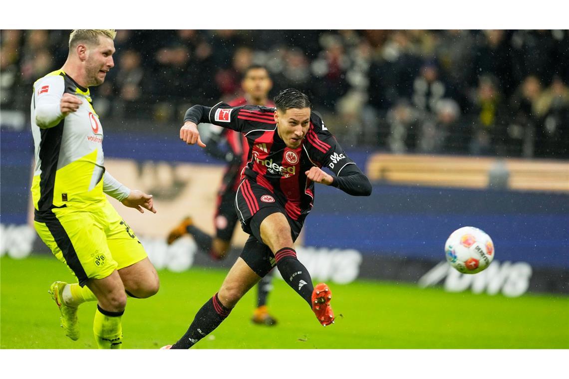 Frankfurts Younes Ebnoutalib schoss in seinem ersten Bundesliga-Spiel seinen ersten Treffer.