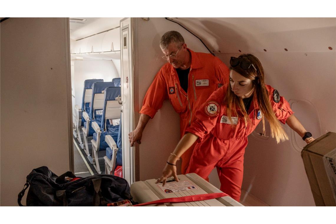 Tödlicher Zyklon: Spur der Verwüstung auf Mayotte Frankreich fliegt von der Insel La Réunion Hilfe nach Mayotte ein.