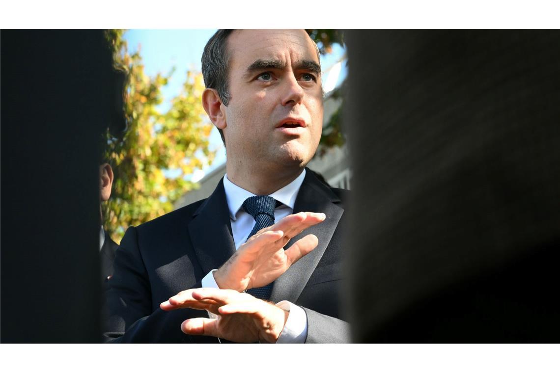 Schwerer Start für Regierung in Paris - Misstrauensanträge