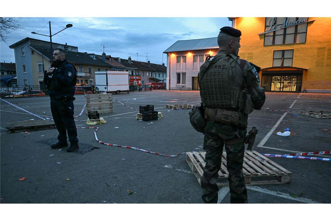 Ermittler: Sieben Verletzte nach Angriff im Elsass Frankreichs Innenminister will künftig härtere Saiten aufziehen und unbefristete Abschiebehaft zulassen.