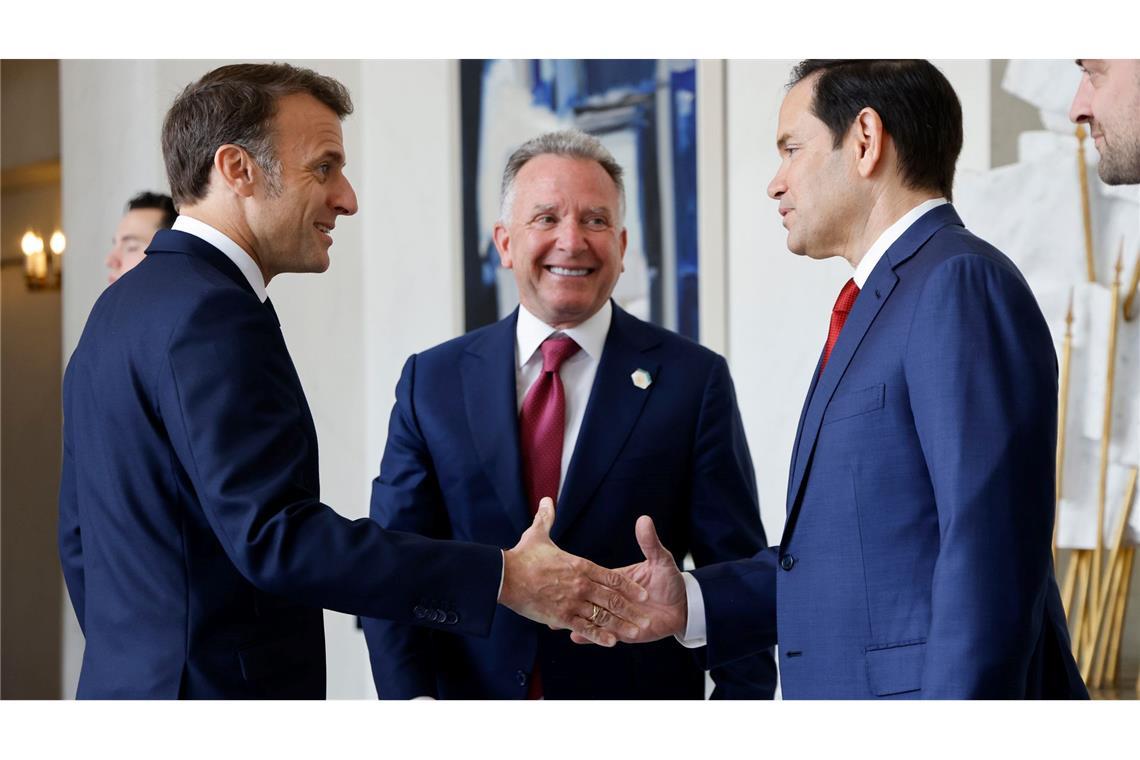 Rohstoffdeal: Ukraine und USA schließen Absichtserklärung Frankreichs Präsident Macron empfing Trumps Sondergesandten Witkoff und den US-Außenminister Rubio im Élysée-Palast.