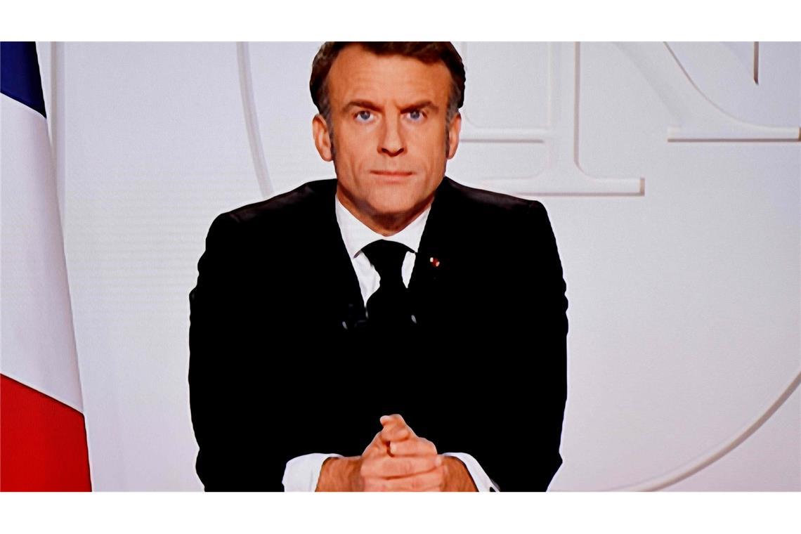 Macron: Prüfen Schutz Verbündeter mit unseren Atomwaffen Frankreichs Präsident Macron prüft, ob auch Alliierte unter den Schutzschirm der französischen Atomwaffen rücken können.