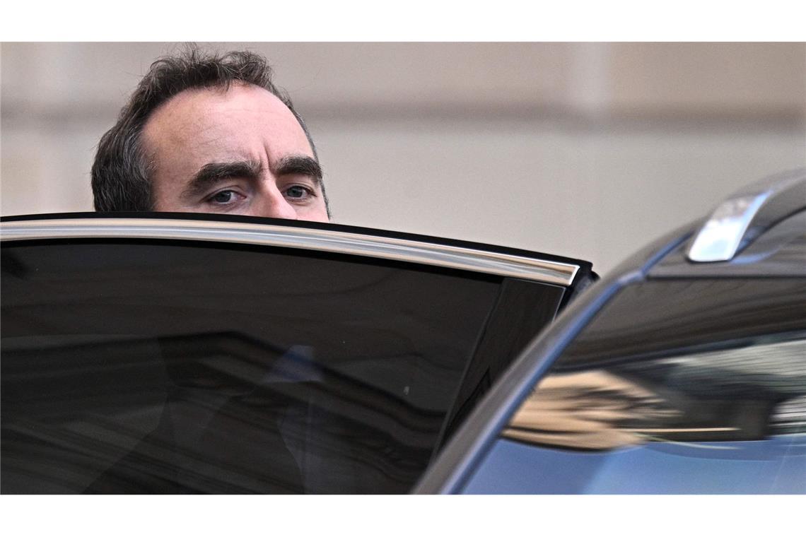 Frankreichs Premierminister Lecornu verlässt nach Kabinettssitzung den Elysee-Palast.