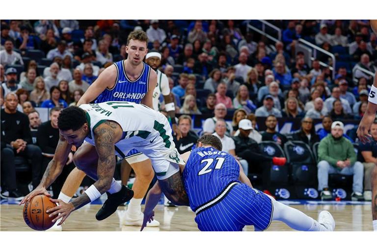 Franz Wagner (hinten) erzielte bei seinem Comeback 14 Punkte.