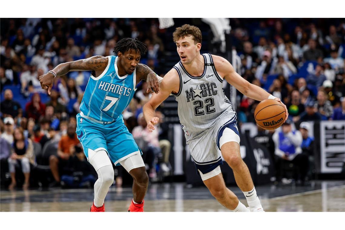 NBA: Lakers verlieren erstmals mit Doncic Franz Wagner (r) führte die Orlando Magic zu einem deutlichen Sieg gegen die Hornets.