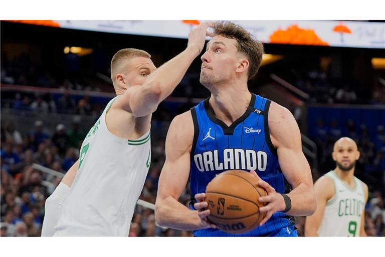 Franz Wagner (rechts) führte die Orlando Magic mit 32 Punkten zum Sieg gegen die Boston Celtics.