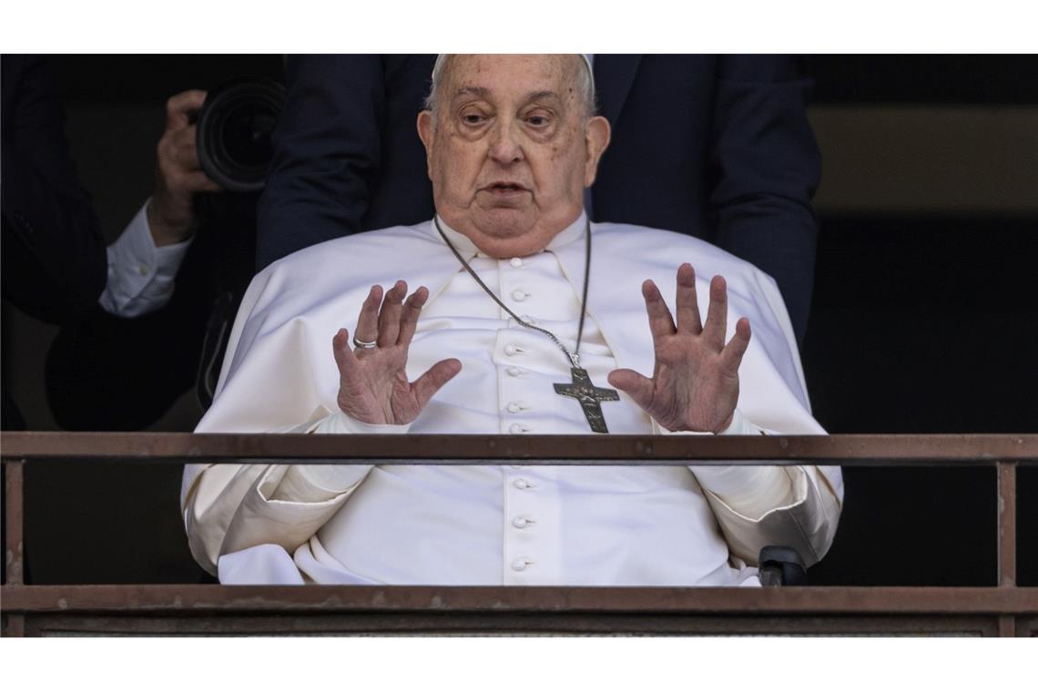 Papst nach fünf Wochen zurück im Vatikan Franziskus soll noch mehrere Wochen Abstand zu anderen halten.