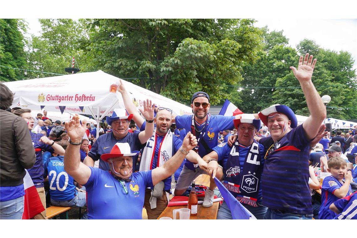 Französische Fans feiern in Stuttgart