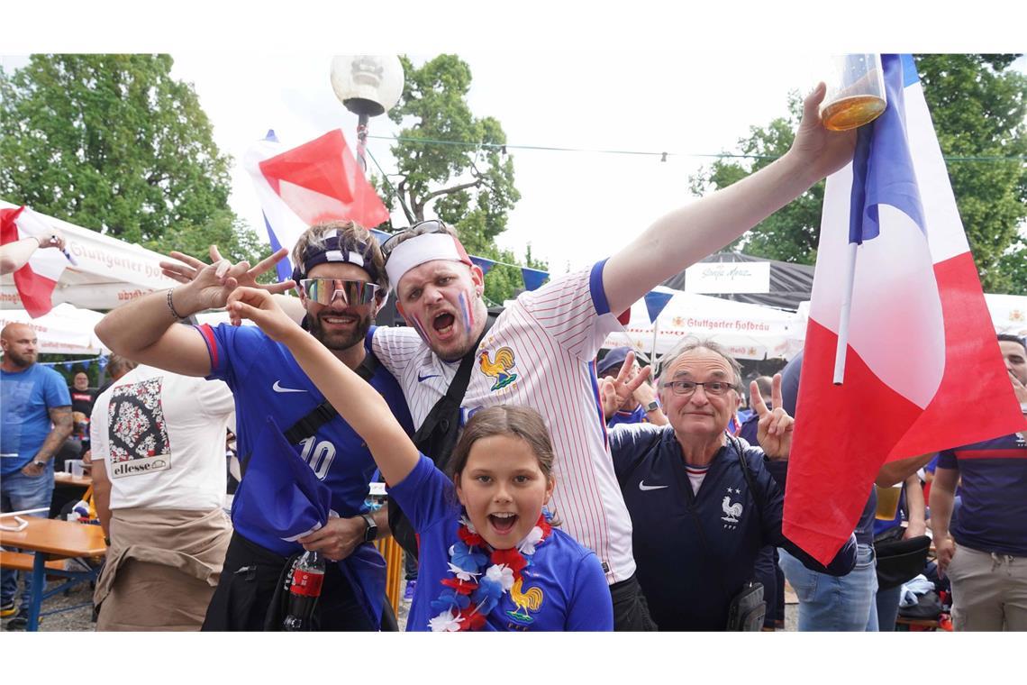 Französische Fans feiern in Stuttgart