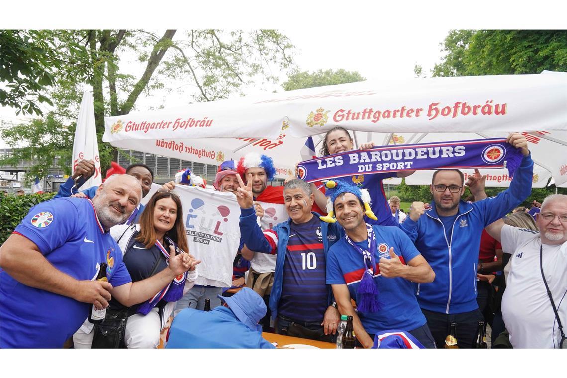 Französische Fans feiern in Stuttgart