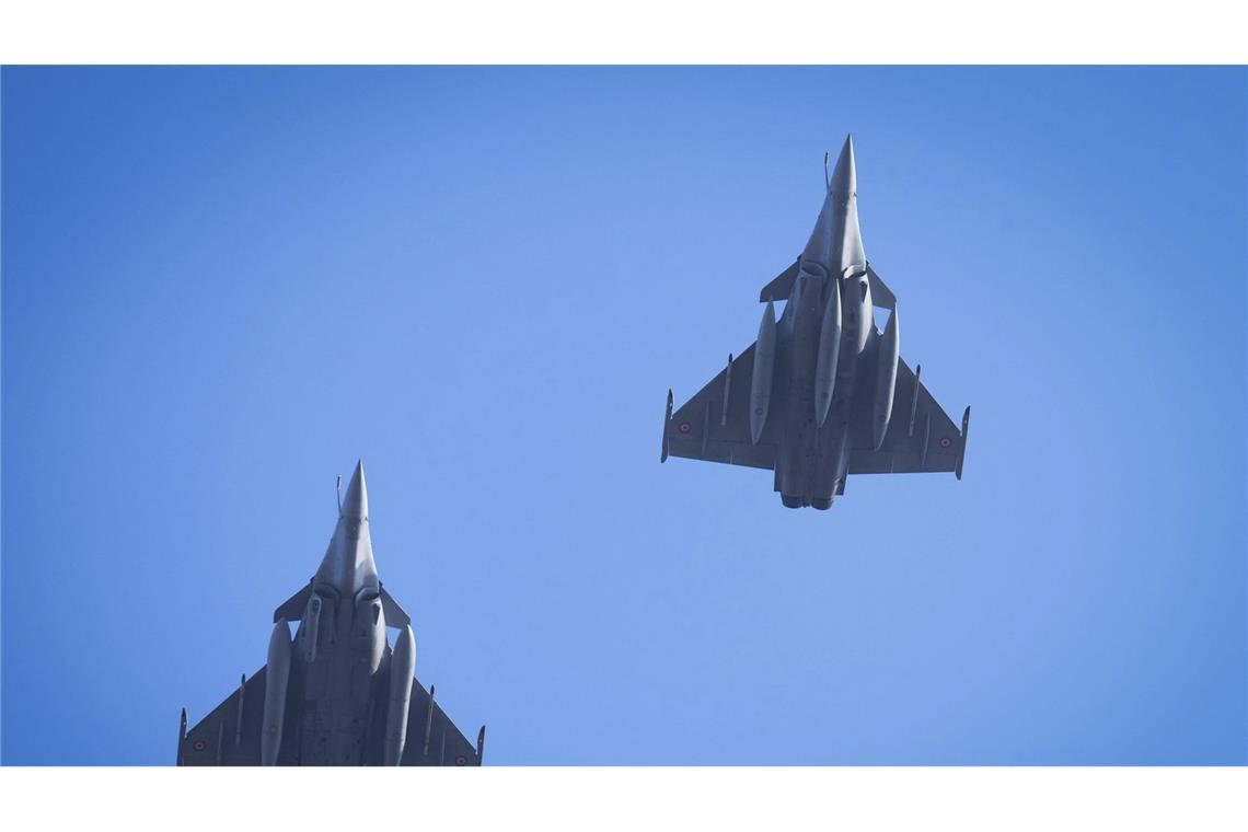 EU will bis 2030 massiv aufrüsten Französische Kampfjets – die EU will massiv aufrüsten.