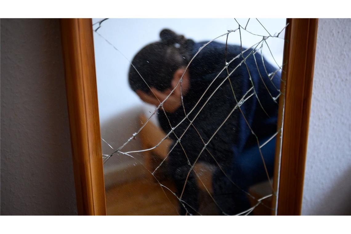 Frauen, die in gewaltvollen Beziehungen leben, tun sich oft schwer, den Partner zu verlassen - vor allem aufgrund von emotionaler Abhängigkeit. (Symbolbild)