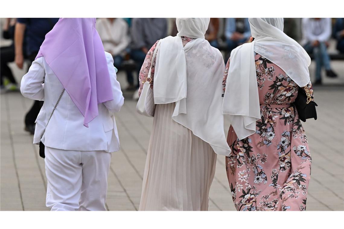Antimuslimischer Rassismus trifft Frauen besonders stark Frauen, die Kopftuch tragen, werden besonders häufig zur Zielscheibe. (Symbolbild)