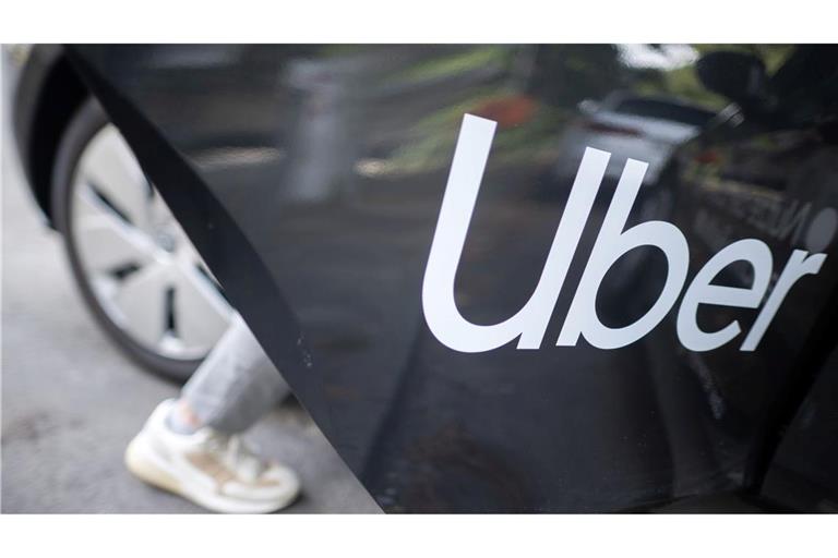 Frauen können auf der Fahrdienstplattform Uber nun Fahrten ausschließlich bei Fahrerinnen buchen. (Archivbild)