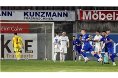 Freibergs Kapitän Marco Kehl-Gomez bejubelt sein Freistoßtor gegen Eintracht Trier zum 1:0-Siegtreffer.  

IMAGO/Ralf Brueck