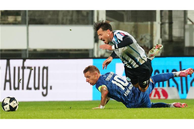 Freibergs Kapitän Marco Kehl-Gomez (gegen Flamur Berisha/oben) flog im Punktspiel wegen groben Foulspiels vom Platz.
