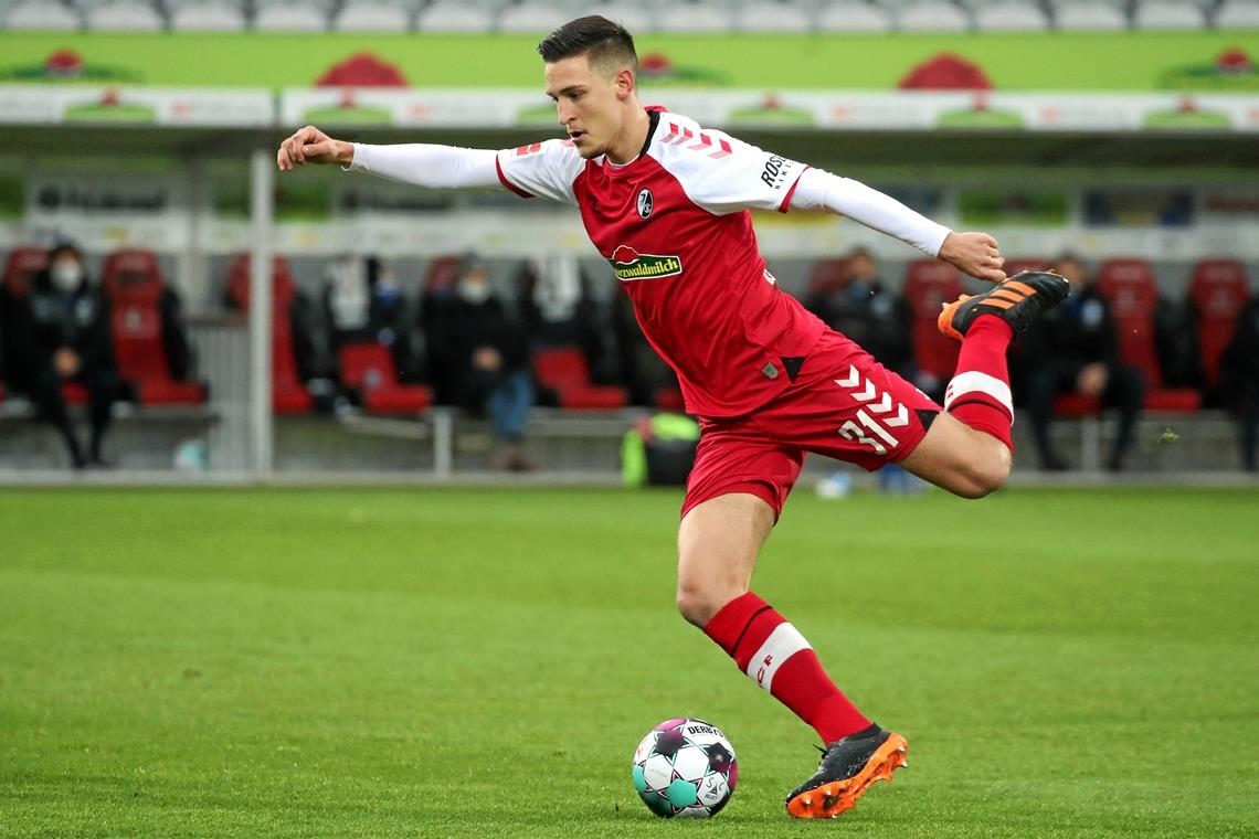 Freiburgs Fußballprofi Keven Schlotterbeck wird online gegen den Zweiten spielen. Foto: Imago