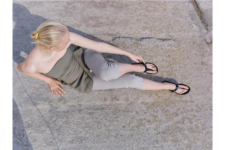 Freier Blick auf die Füße: Den gibt's mit derzeit angesagten Zehentrennern - für Frauen. Hier ein Modell von Vagabond (rund 90 Euro).