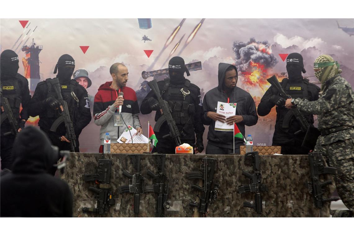 Hamas lässt sechs weitere israelische Geiseln frei Freilassung von Geiseln in Rafah.