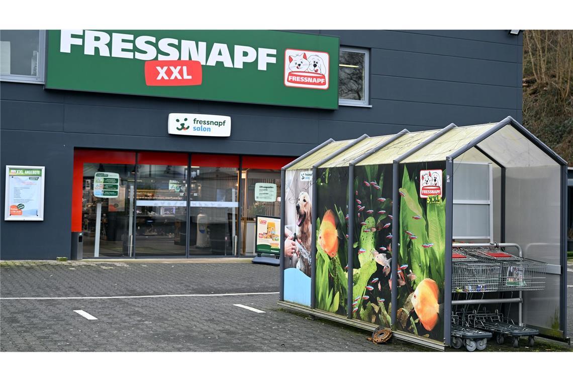 Konkurrenz für Fressnapf: 75 neue ZooRoyal-Märkte geplant Fressnapf hat in Deutschland mehr als 900 Filialen.