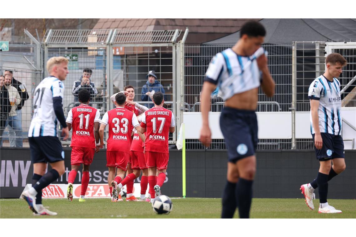 Freude bei den Gästen, Frust bei den Blauen.