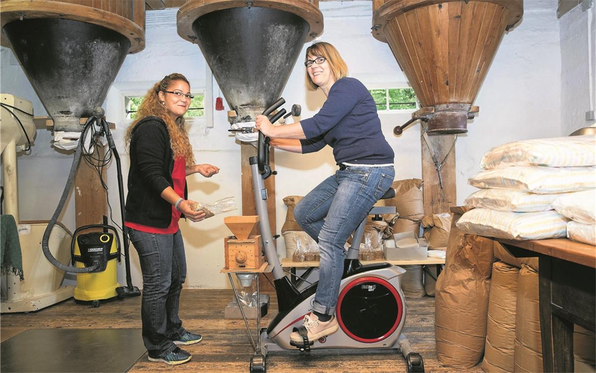 Wanderweg um zwei Veteranen reicher Freundliches Nachladen für die Produktion per Bike: In der Rümelinsmühle lässt sich auch radelnd Mehl mahlen. Archivfoto: J. Fiedler