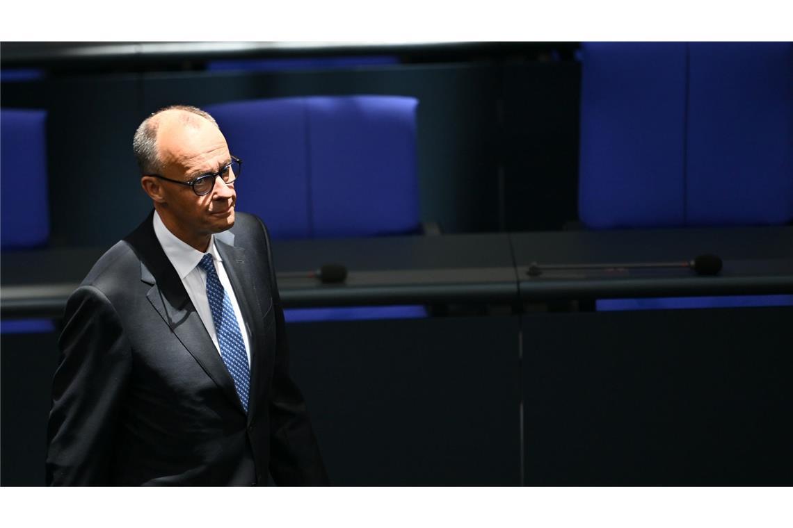Friedrich Merz und die Frage nach den passenden Schuhen Friedrich Merz am Tag der Kanzlerwahl im Bundestag.