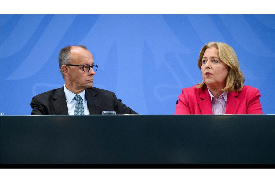 Friedrich Merz, Bundeskanzler und Bundesvorsitzender der CDU, und Bärbel Bas, Bundesministerin für Arbeit und Soziales und Bundesvorsitzende der SPD, äußern sich bei einer Pressekonferenz nach der ersten Sitzung des Koalitionsausschusses nach der Sommerpause im Bundeskanzleramt.