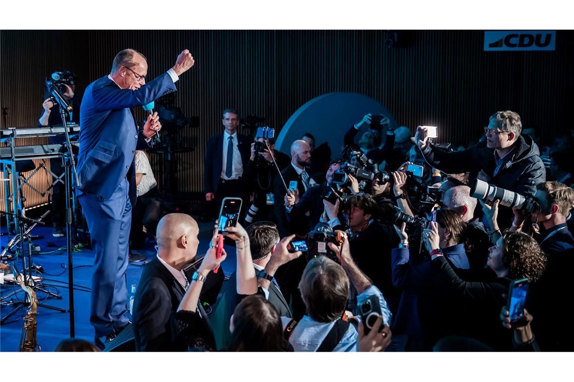 Bilder des Tages Friedrich Merz feiert den Sieg seiner CDU auf der Wahlparty: "Und ab jetzt heißt es: Rambo Zambo."