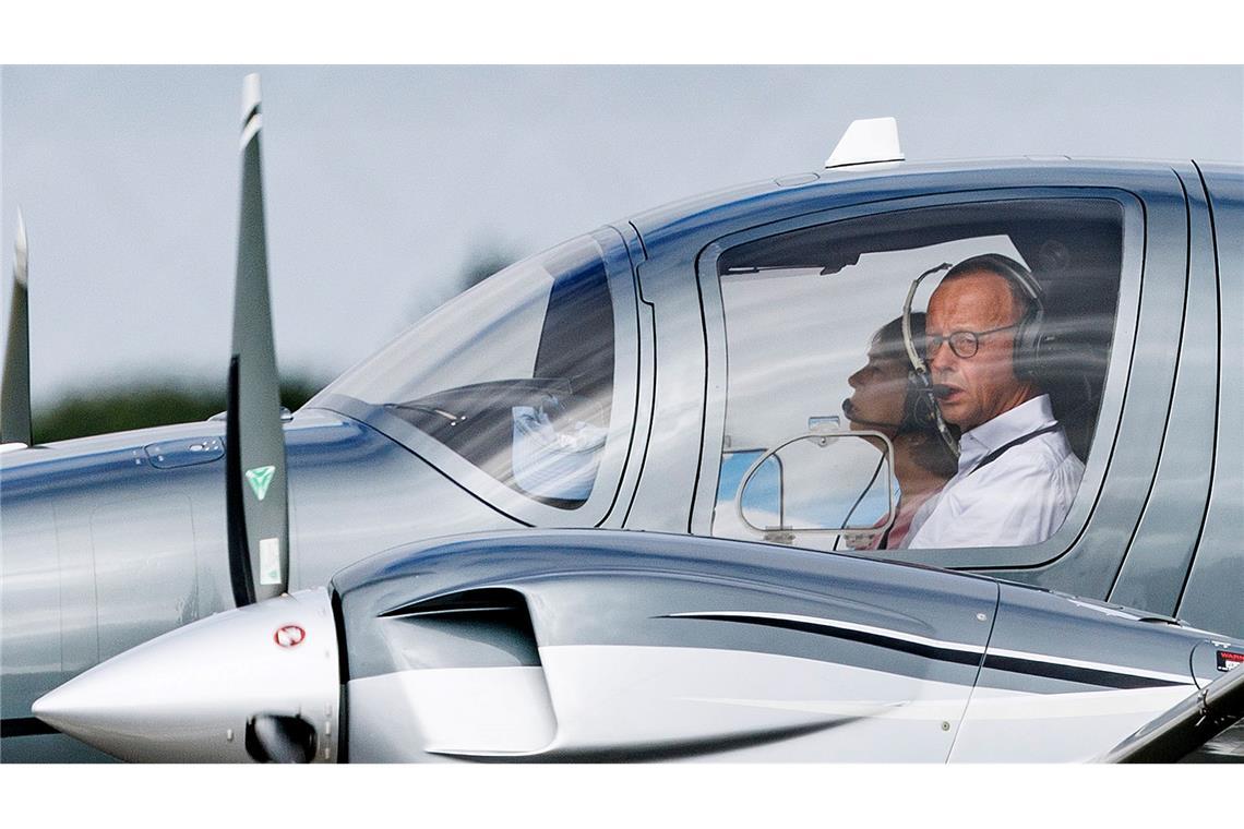 Langjähriger Freund: Merz war früher wesentlich arroganter Friedrich Merz ist leidenschaftlicher Hobbypilot. (Archivbild)