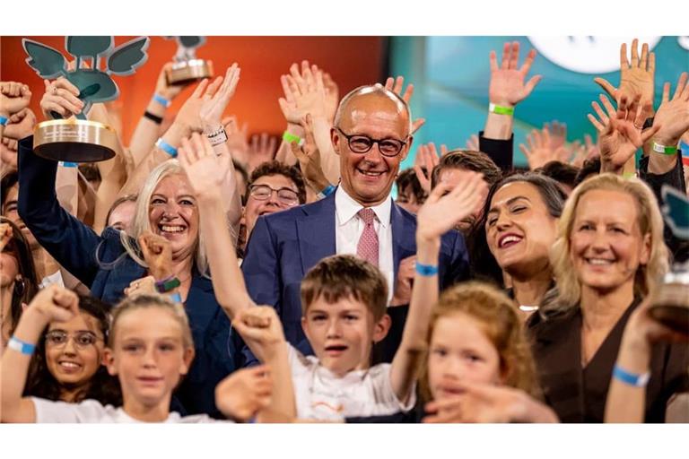 Friedrich Merz (Mi.)  nimmt am 29. September an der Übergabe des Deutschen Schulpreises im Studio Berlin Adlershof teil. Fünfzehn Schulen stehen im Finale des Preises, der von der Robert Bosch Stiftung und der Heidehof Stiftung vergeben wird.