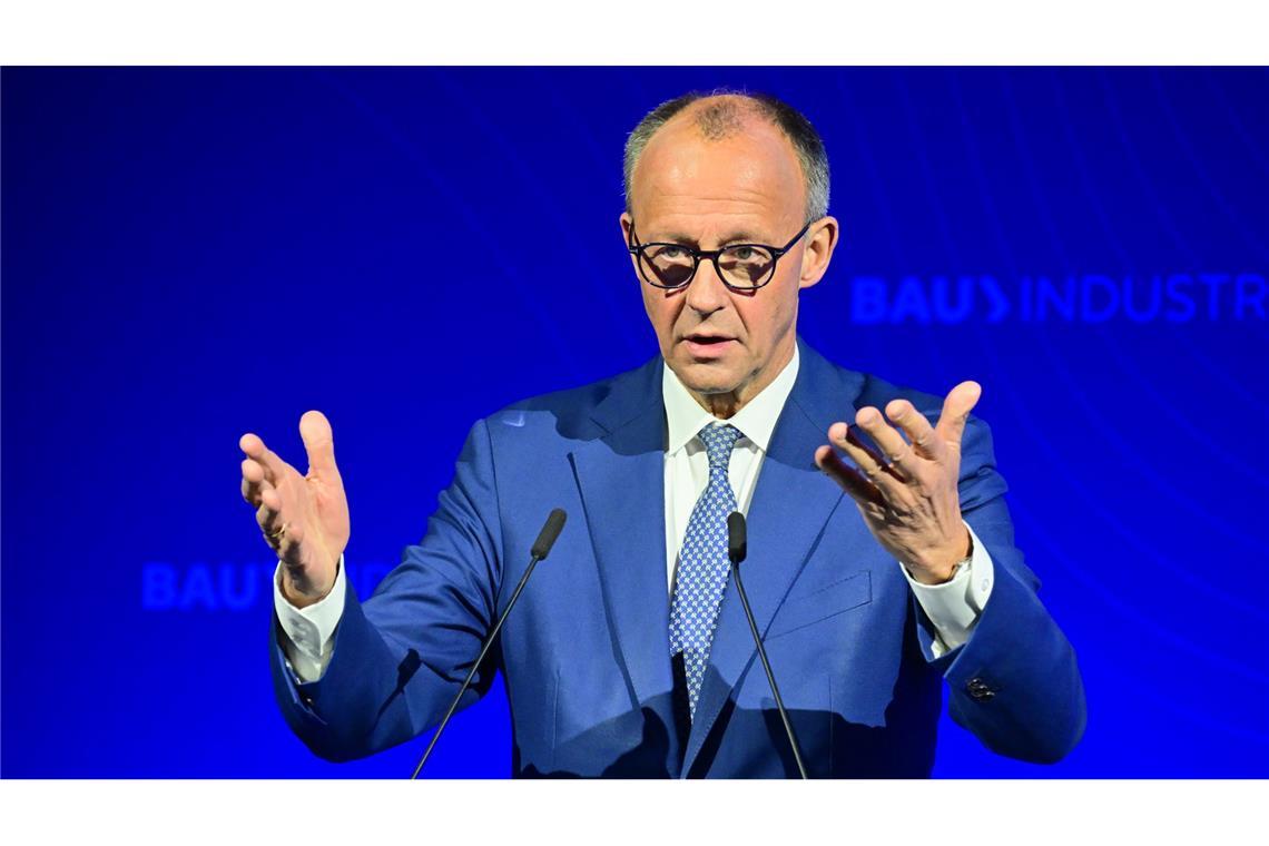 Merz: Kauf von Wohneigentum muss für Normalverdiener bezahlbar sein Friedrich Merz spricht während des Tags der Bauindustrie auf dem EUREF-Campus Berlin.